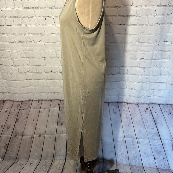 A new day dress size small tan v neck - Picture 2 of 3
